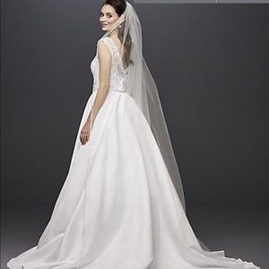 Nwt white rhinestone edge cathedral veil